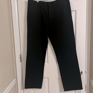 Men’s Old Navy classic straight soft black chinos, flat front. Size 33x32